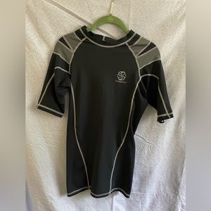 Nice IntelllSkin  men’s athletic shirt, shirt chest 16-“ length 29”